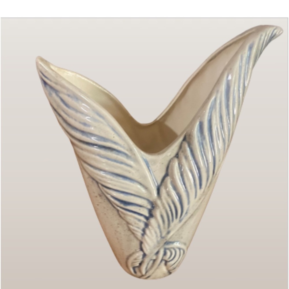 RARE Royal Haeger Feather Vase Art Pottery Cream and Blue, 9.5” H Vintage